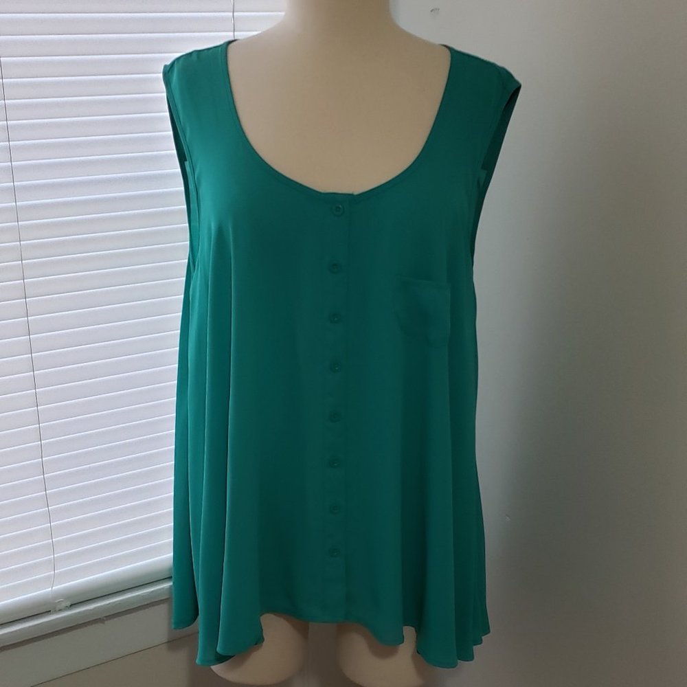 Flair & Flowing Style & Company Top.